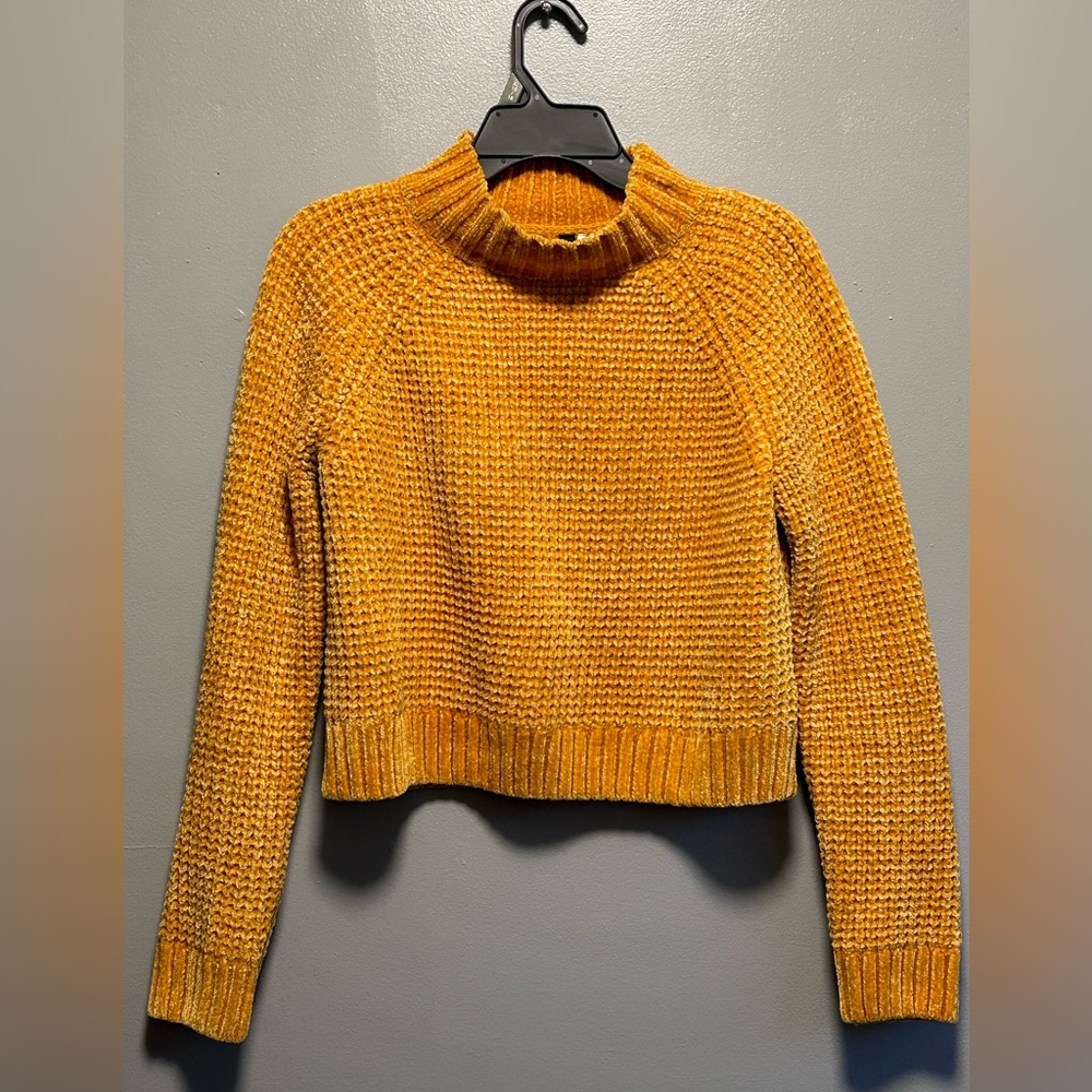 H&M Divided Rib Knit  Soft/Warm Cropped Sweater Honey Mustard. Size Medium